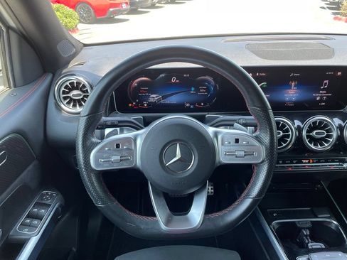 Used 2021 Mercedes-Benz GLB 250 4MATIC image 14