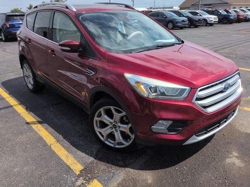 Used 2017 Ford Escape Titanium image 2
