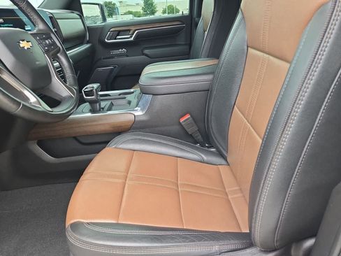 Used 2023 Chevrolet Silverado 1500 High Country w/ Technology Package AWD/4WD image 14