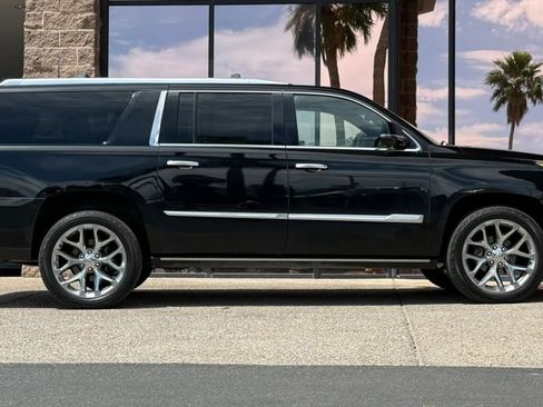 Used 2018 Cadillac Escalade ESV Platinum AWD/4WD image 15