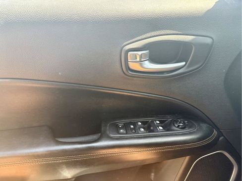 Used 2019 Jeep Compass Limited AWD/4WD image 11