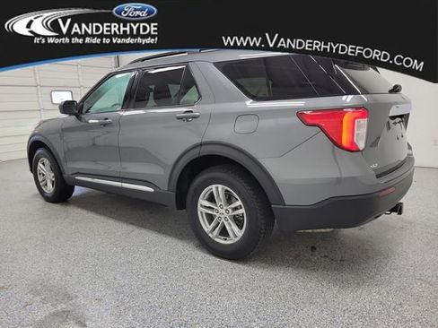 Used 2022 Ford Explorer XLT image 4