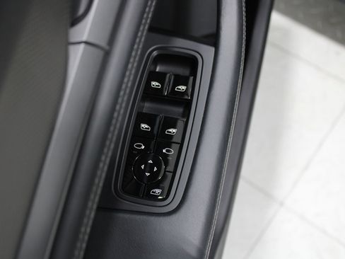 Used 2020 Porsche Taycan Turbo S AWD/4WD image 46