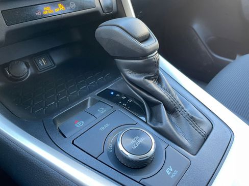 Used 2025 Toyota RAV4 LE image 41