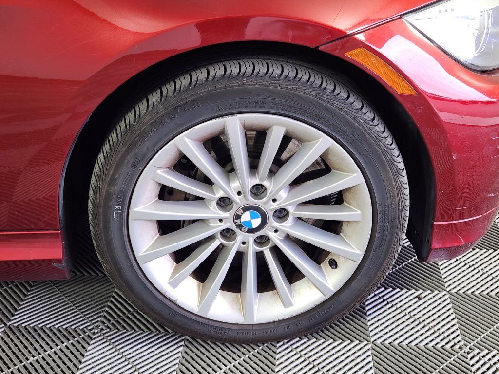 Used 2011 BMW 335i xDrive Sedan AWD/4WD image 9