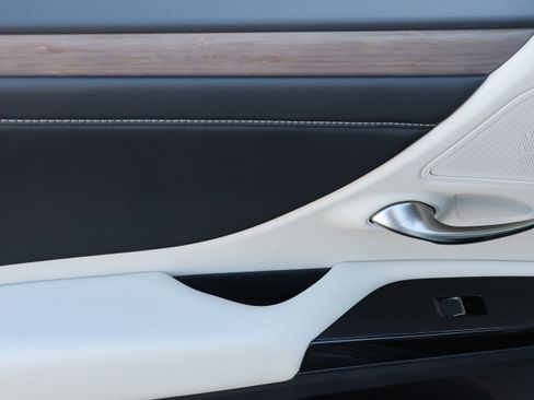 Used 2025 Lexus ES 350 w/ Premium Package image 33