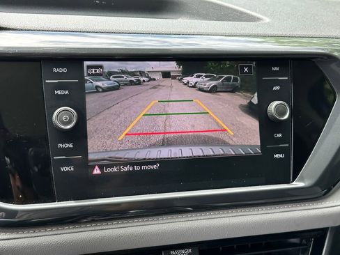 Used 2022 Volkswagen Taos SEL w/ Panoramic Sunroof Package image 17