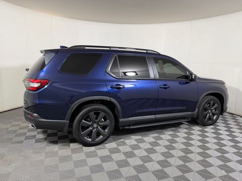 Used 2025 Honda Pilot Sport image 7