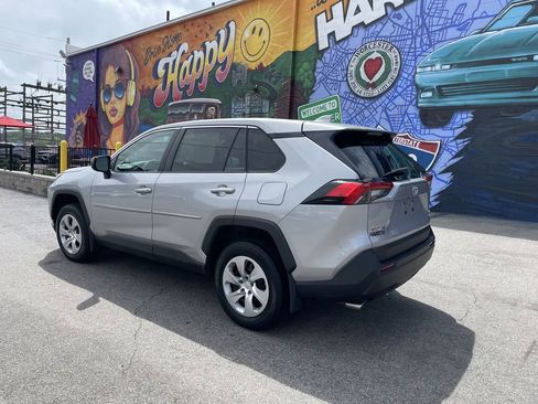 Used 2022 Toyota RAV4 LE AWD/4WD image 3