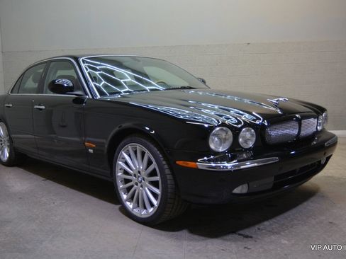 Used 2004 Jaguar XJ8 RWD image 1