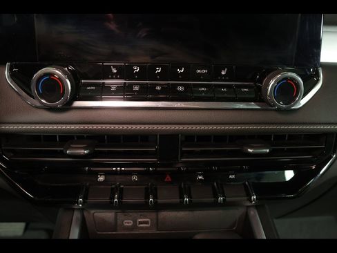 Used 2023 Chevrolet Colorado LT w/ LT Convenience Package III image 15