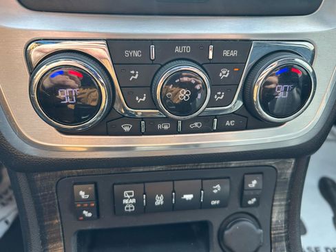 Used 2013 GMC Acadia SLT image 25