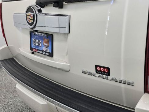Used 2013 Cadillac Escalade Luxury RWD image 7