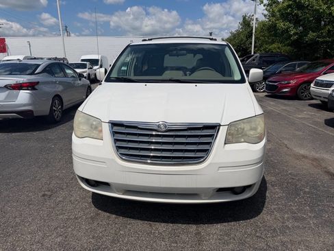 Used 2010 Chrysler Town & Country Touring FWD image 2