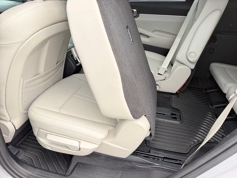 Used 2024 Kia Sorento EX w/ Panoramic Sunroof Package FWD image 16