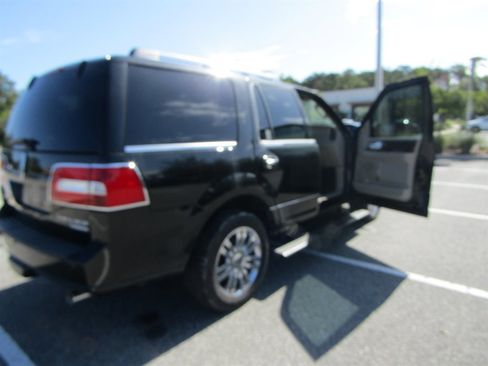 Used 2010 Lincoln Navigator 2WD image 16