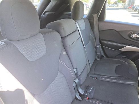 Used 2017 Jeep Cherokee Latitude image 10