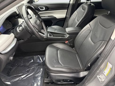 Used 2022 Jeep Compass Limited image 11