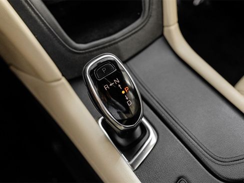 Used 2017 Cadillac XT5 FWD w/ LPO, Wheel Lock Package image 25