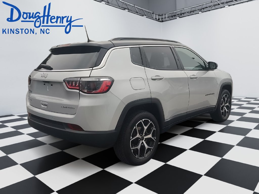 Used 2025 Jeep Compass Limited AWD/4WD image 5