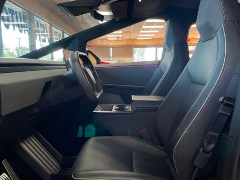 Used 2024 Tesla Cybertruck AWD Crew Cab image 12
