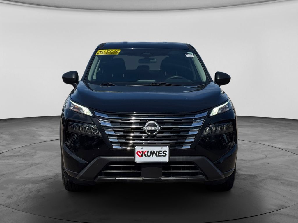 Used 2024 Nissan Rogue S AWD/4WD image 2