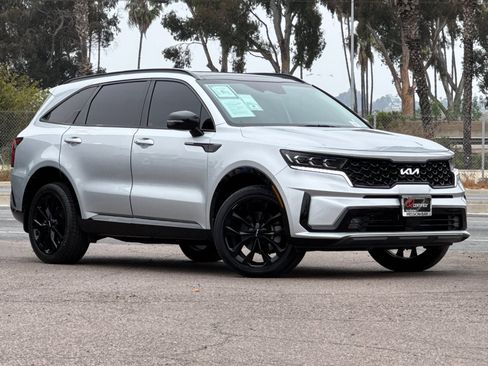 Used 2022 Kia Sorento SX image 2
