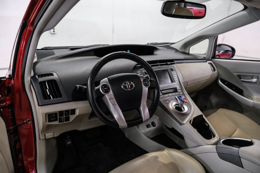 Used 2012 Toyota Prius Four w/ Deluxe Solar Roof Pkg FWD image 3