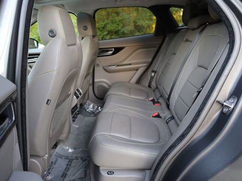 Used 2018 Jaguar F-PACE R-Sport image 20