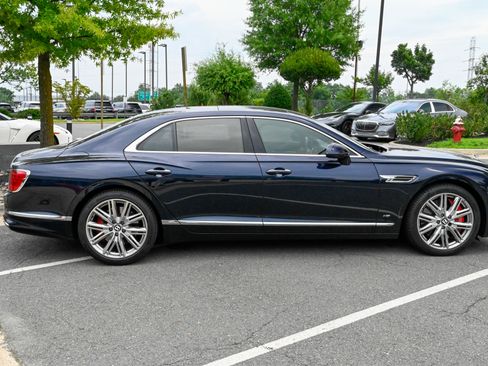 Used 2022 Bentley Flying Spur V8 AWD/4WD image 4
