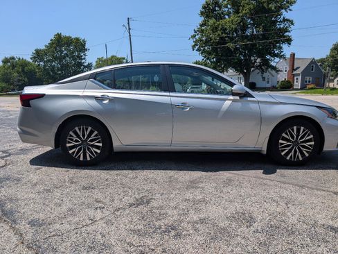 Used 2023 Nissan Altima 2.5 SV FWD image 4