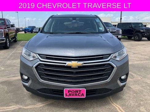 Used 2019 Chevrolet Traverse LT FWD image 2