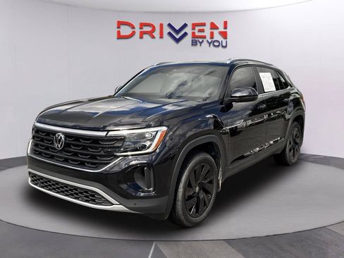 Used 2024 Volkswagen Atlas Cross Sport SE w/ Panoramic Sunroof Package FWD image 8