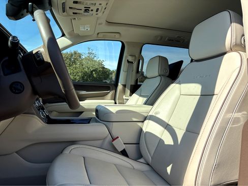 Used 2024 GMC Yukon XL Denali w/ Denali Reserve Package image 19