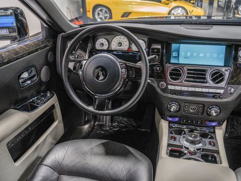 Used 2014 Rolls-Royce Ghost image 21