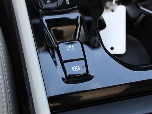 Certified 2023 Volvo XC40 B5 Plus w/ Climate Package AWD/4WD image 29