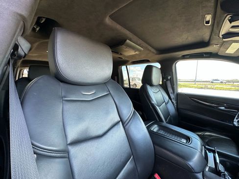 Used 2017 Cadillac Escalade ESV Platinum image 24