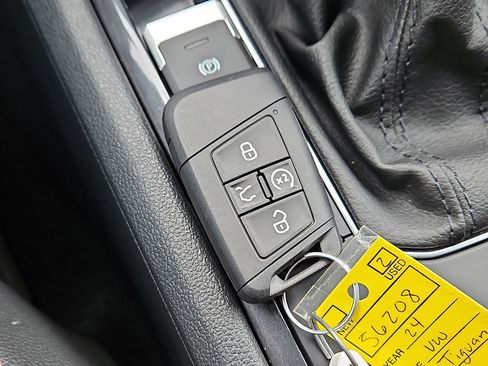 Certified 2024 Volkswagen Tiguan Wolfsburg Edition w/ Panoramic Sunroof Package image 20