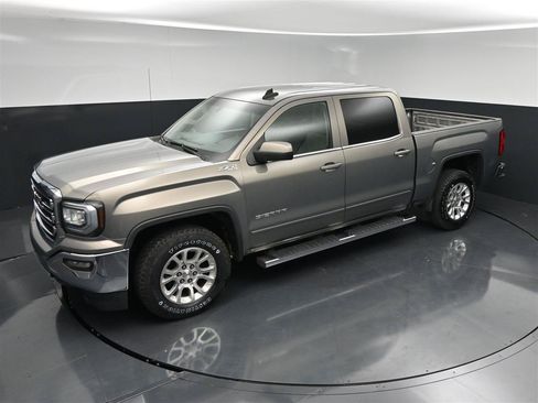 Used 2017 GMC Sierra 1500 SLE w/ SLE Value Package AWD/4WD image 19