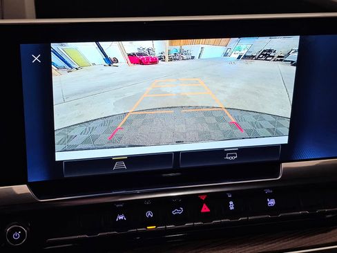 Used 2025 Chevrolet Silverado 1500 LT AWD/4WD image 12