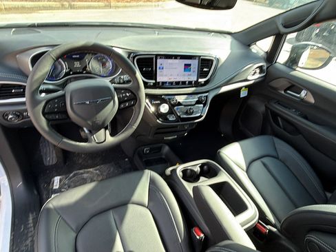 New 2026 Chrysler Pacifica Select image 20