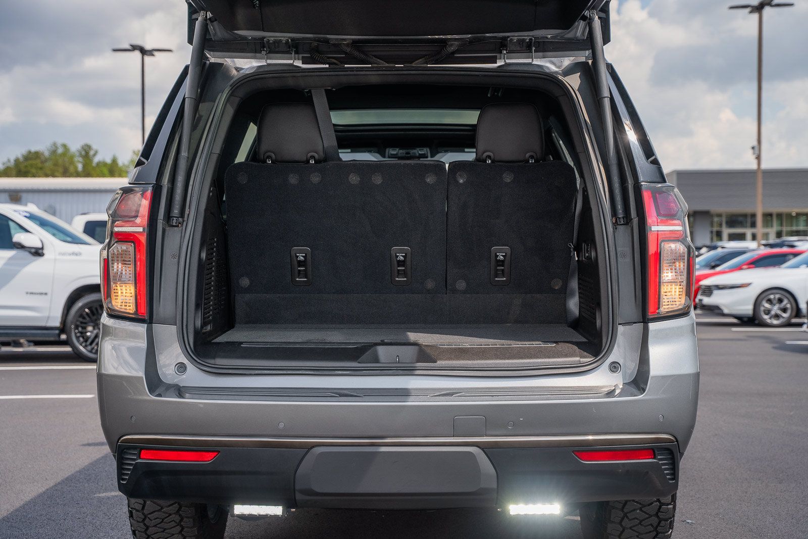 Used 2021 Chevrolet Tahoe Z71 w/ Z71 Off-Road Package AWD/4WD image 20