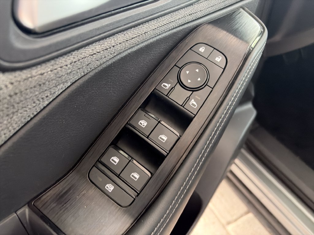 Used 2023 Nissan Rogue SV FWD image 10