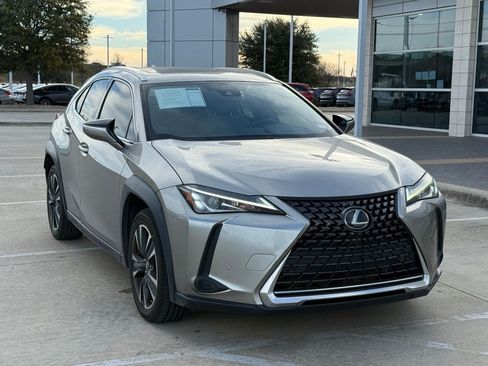 Used 2021 Lexus UX 200 w/ Premium Package image 8