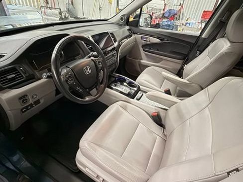 Used 2018 Honda Pilot Touring image 17