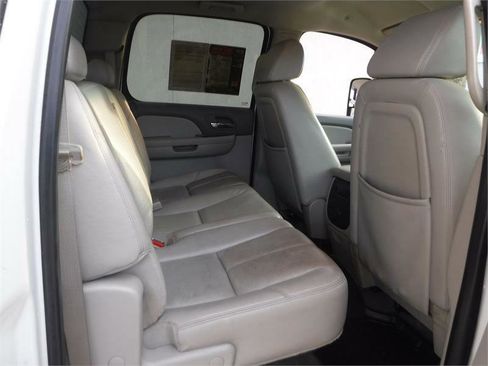 Used 2008 GMC Sierra 2500 SLT w/ Z71 Off-Road Package image 6