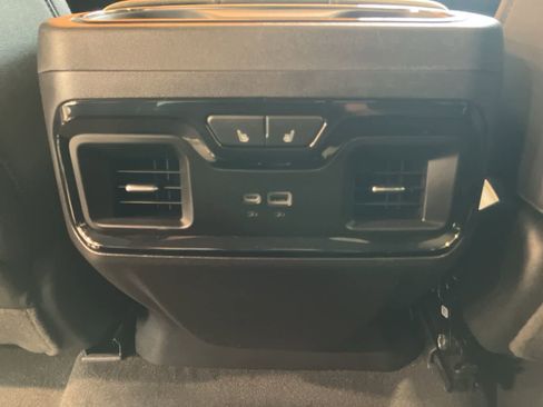 Used 2024 GMC Sierra 1500 AT4 w/ Technology Package AWD/4WD image 27