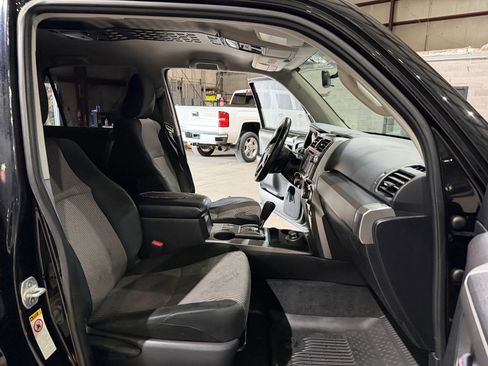 Used 2018 Toyota 4Runner SR5 AWD/4WD image 25