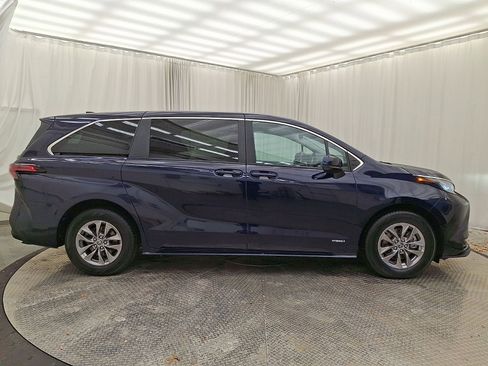 Used 2021 Toyota Sienna LE image 25