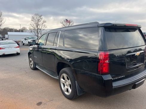 Used 2016 Chevrolet Suburban LT image 5